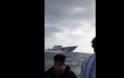 Τούρκικο σκάφος καταδιώκει μετανάστες που κατευθύνονται προς τα ελληνικά παράλια - Bίντεο