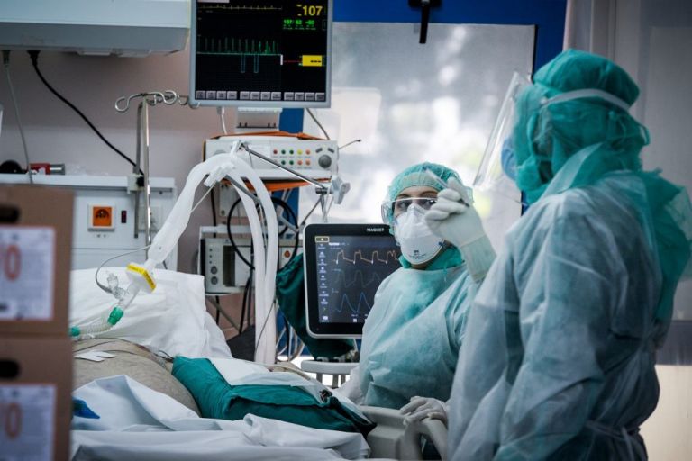 Κοροναϊός: Γέμισαν τα νοσοκομεία – Πιέζεται το ΕΣΥ - Φωτογραφία 1