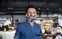 Υποχρεωτική χρήση μάσκας: Πώς θα την φοράμε σε καφέ, μπαρ και εστιατόρια