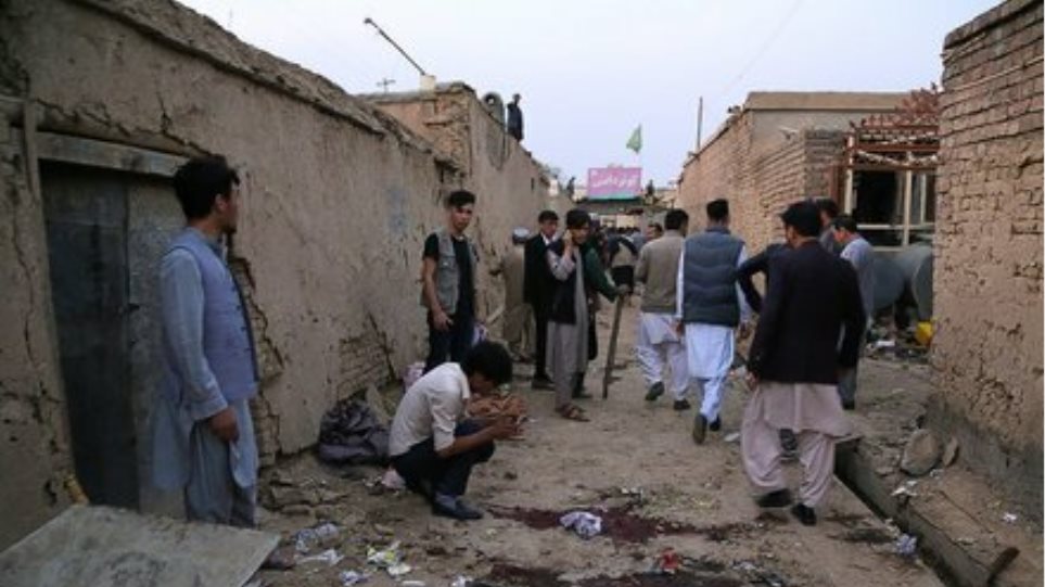 Αφγανιστάν: Βομβιστική επίθεση σε κέντρο εκπαίδευσης στην Καμπούλ - Νεκροί έφηβοι μαθητές - Φωτογραφία 1