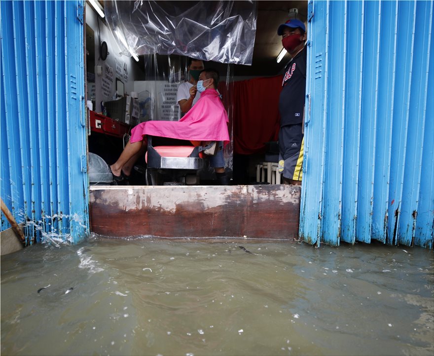 «Σάρωσε» τις Φιλιππίνες ο τυφώνας Μολάβε - Φωτογραφία 5
