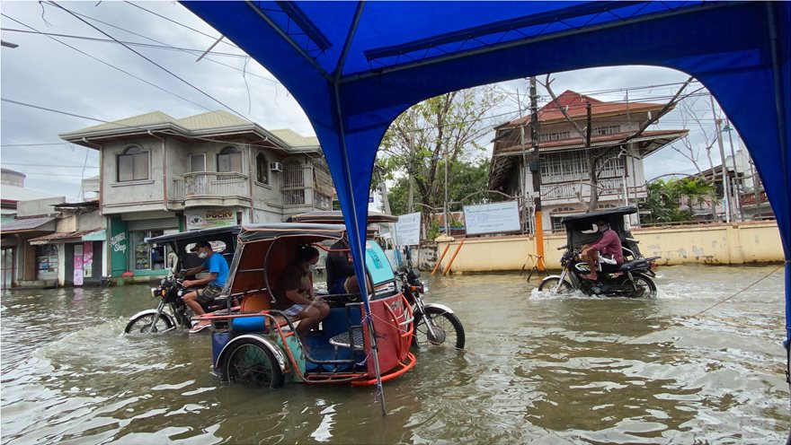 «Σάρωσε» τις Φιλιππίνες ο τυφώνας Μολάβε - Φωτογραφία 6