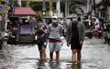 «Σάρωσε» τις Φιλιππίνες ο τυφώνας Μολάβε - Φωτογραφία 4