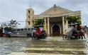 «Σάρωσε» τις Φιλιππίνες ο τυφώνας Μολάβε - Φωτογραφία 7