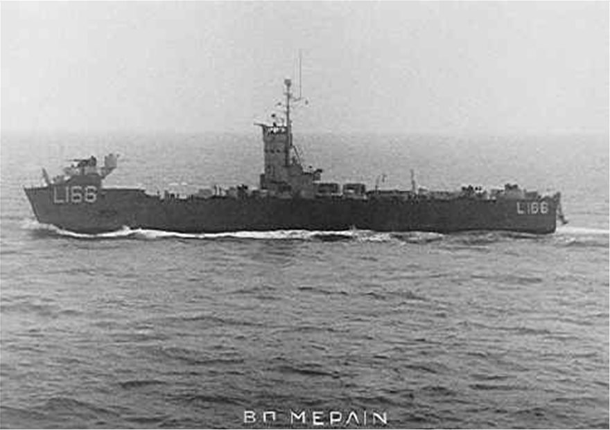 Το ναυάγιο του οχηματαγωγού του ΠΝ «ΜΕΡΛΙΝ» από δεξαμενοπλοιο του Νιάρχου - Φωτογραφία 2