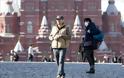 Μπαρ και εστιατόρια θα κλείνουν στις 11 το βράδυ στη Ρωσία
