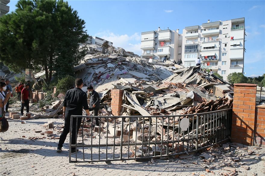 Σεισμός στην Τουρκία: καταρρέουν κτήρια στη Σμύρνη - Φωτογραφία 2
