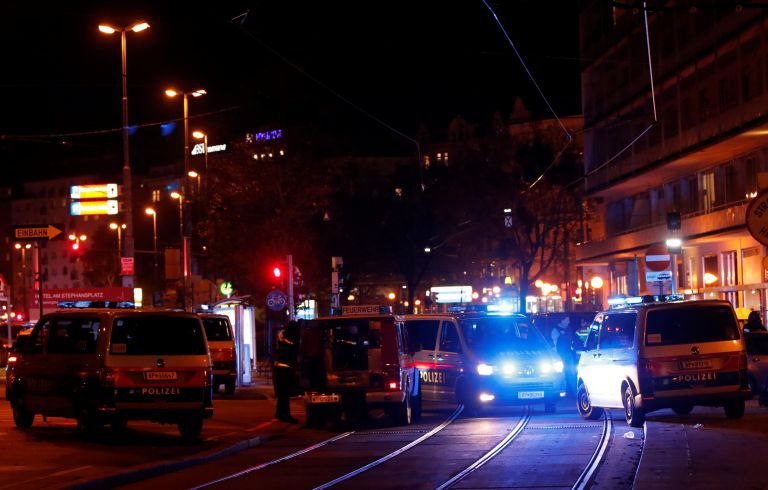 Επιθέσεις από πολλούς τρομοκράτες στη Βιέννη - Φωτογραφία 1