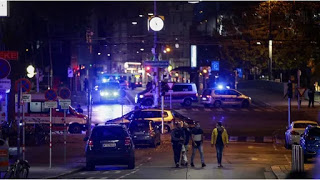 Νύχτα τρόμου στη Βιέννη με μπαράζ τρομοκρατικών επιθέσεων: «Ισλαμιστής τρομοκράτης» ο νεκρός δράστης - Φωτογραφία 1