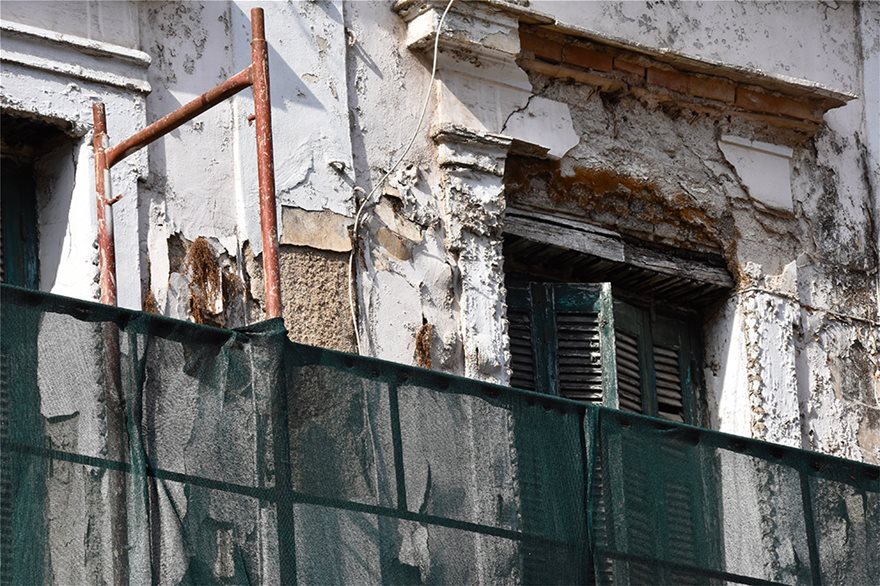 Αυτοψία στα εγκαταλελειμμένα ακίνητα της Αθήνας: Κίνδυνος κατάρρευσης για εκατοντάδες κτήρια - Φωτογραφία 11