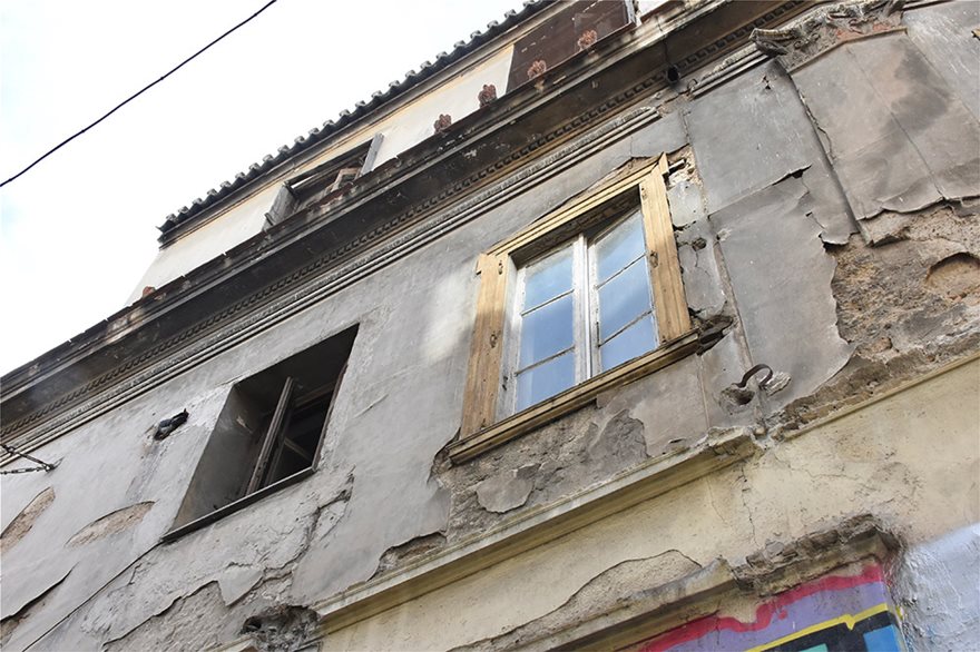 Αυτοψία στα εγκαταλελειμμένα ακίνητα της Αθήνας: Κίνδυνος κατάρρευσης για εκατοντάδες κτήρια - Φωτογραφία 15
