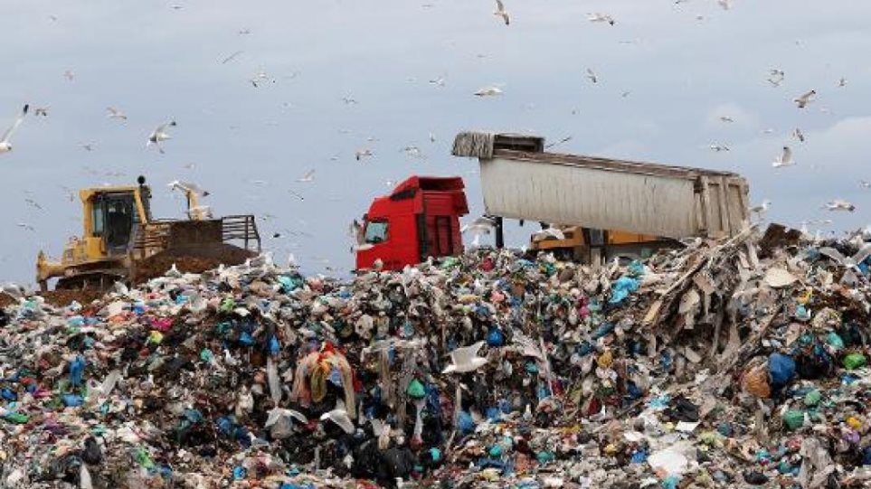 «Καμπάνες» από 15 έως 35 ευρώ τον τόνο σε δήμους που θάβουν σκουπίδια - Φωτογραφία 1