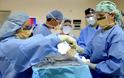Αποζημίωση 64.516 ευρώ σε ασθενή γιατί ξέχασαν μια χειρουργική σπάτουλα μέσα της