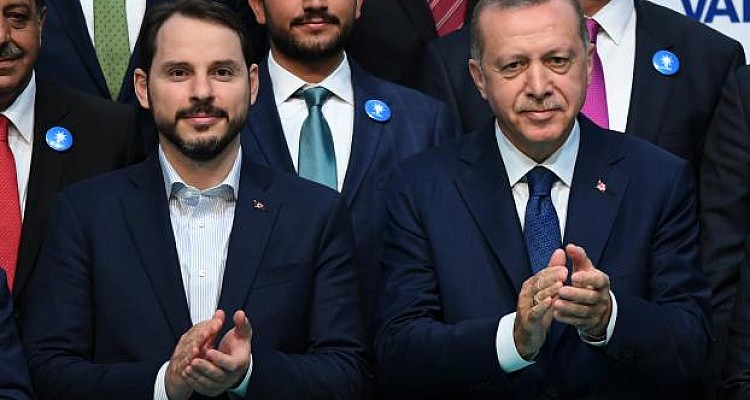 Ο Ερντογάν έκανε δεκτή την παραίτηση του γαμπρού του από τη θέση του υπουργού Οικονομικών - Φωτογραφία 1