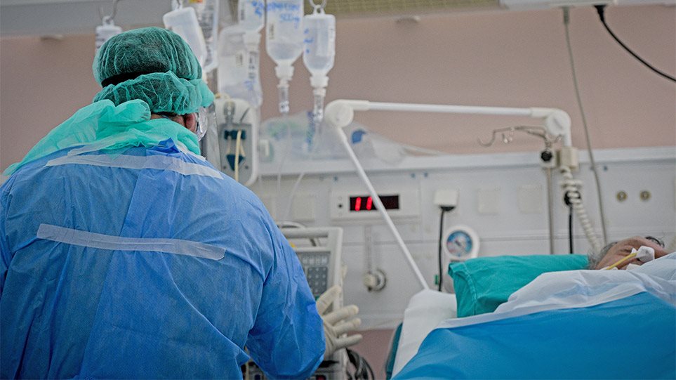 Στα όριά του το σύστημα Υγείας: Στα νοσοκομεία 2.250 άνθρωποι με κορωνοϊό - 265 σε ΜΕΘ - Φωτογραφία 1