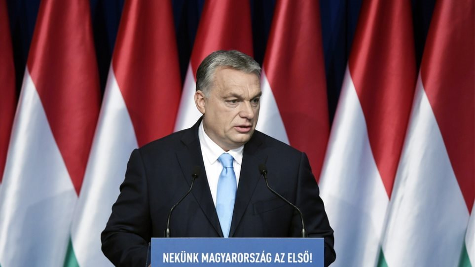 Ουγγαρία: Η κυβέρνηση θέλει να μπει στο Σύνταγμα ότι «μητέρα είναι μία γυναίκα και πατέρας ένας άνδρας» - Φωτογραφία 1