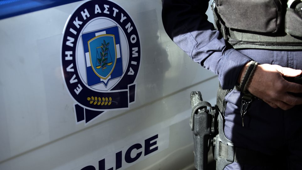 Αγρίνιο: Παρίσταναν τους αστυνομικούς για να κλέβουν κινητά! - Φωτογραφία 1