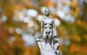 Σάλος με γυμνό γυναικείο άγαλμα που τιμά τη «μητέρα του φεμινισμού» Μέρι Γουόλστονκραφτ - Φωτογραφία 1