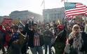 Κλίμα πόλωσης στις ΗΠΑ: «Άλλα τέσσερα χρόνια», φώναζαν διαδηλωτές στην Ουάσινγκτον υπέρ του Τραμπ