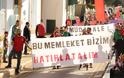 Διαμαρτυρίες Τουρκοκυπρίων για την επίσκεψη Ερντογάν στην Αμμόχωστο: Αγώνας για ειρήνη και δημοκρατία