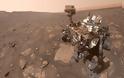 Το διαστημικό όχημα Curiosity  αυτο-φωτογραφίζεται στην επιφάνεια του Άρη