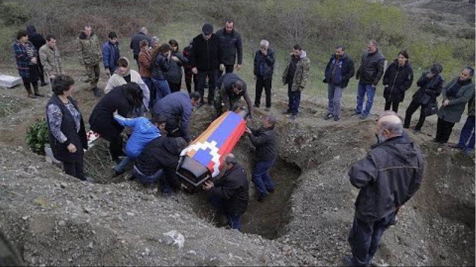 Ναγκόρνο Καραμπάχ: Σκηνές ξεριζωμού για τους Αρμένιους μετά τη συνθηκολόγηση-«ήττα» - Φωτογραφία 2