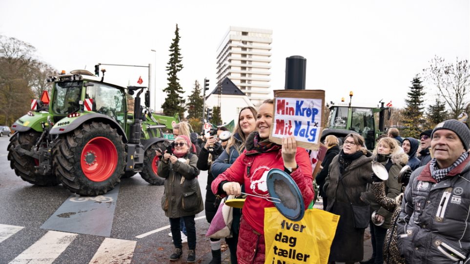 Δανία: Κυβερνητική κρίση μετά την απόφαση για θανάτωση όλων των βιζόν - Φωτογραφία 1