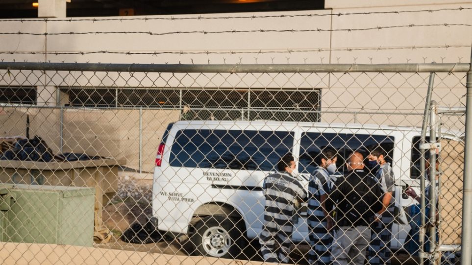 ΗΠΑ: Με δύο δολάρια την ώρα κρατούμενοι στο Τέξας μεταφέρουν σορούς σε φορτηγά - ψυγεία - Φωτογραφία 1