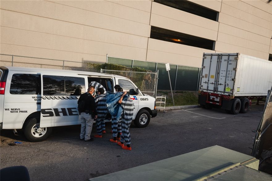 ΗΠΑ: Με δύο δολάρια την ώρα κρατούμενοι στο Τέξας μεταφέρουν σορούς σε φορτηγά - ψυγεία - Φωτογραφία 2