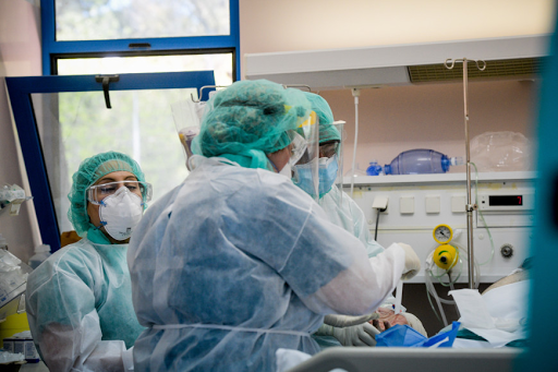 Κορωνοϊός: Πάνω από 2.100 νοσηλευόμενοι στη Β. Ελλάδα - Εξαδάκτυλος: «Ιατρική υπό πολεμικές συνθήκες» - Φωτογραφία 1