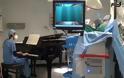 Γιατί Ιταλοί γιατροί χειρουργούν μικρό ασθενή με καρκίνο με συνοδεία πιάνου (video)