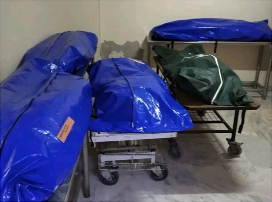 Σοροί νεκρών σε σακούλες εκτός ψυγείων στο νοσοκομείο Βόλου - Φωτογραφία 2