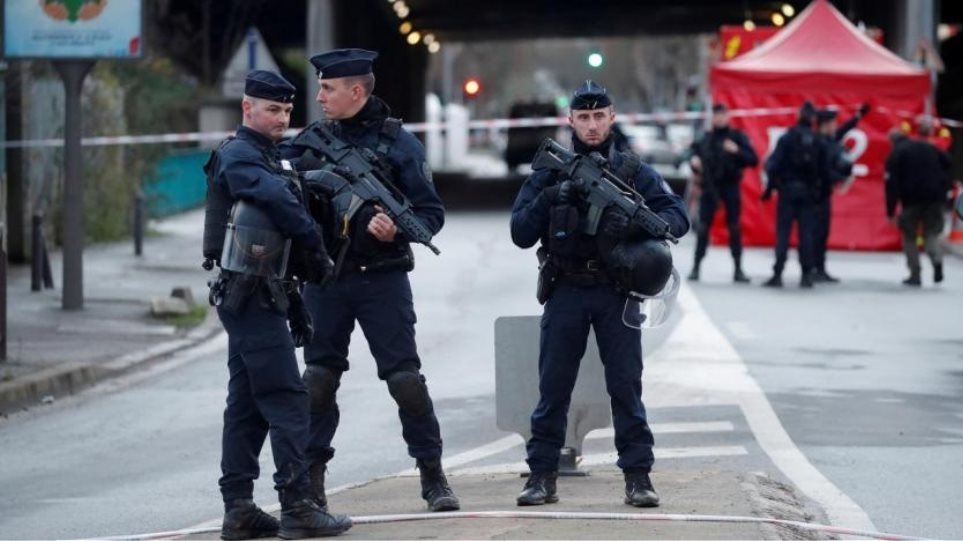 Γαλλία: Απαγορεύεται η φωτογράφιση αστυνομικών σε ώρα υπηρεσίας - Φωτογραφία 1