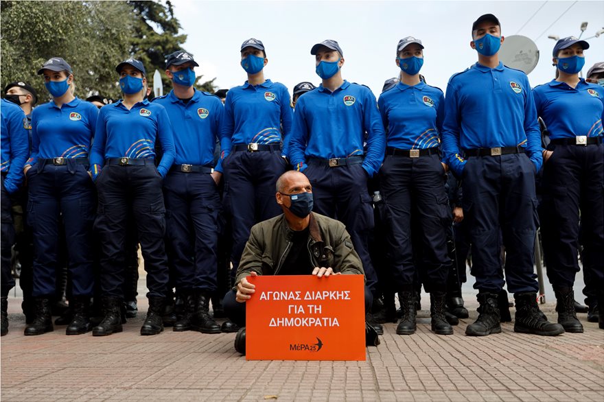 Ο.Δ.Ο.Σ: Η ομάδα με τις γαλάζιες στολές που θα αλλάξει το κέντρο της Αθήνας - Φωτογραφία 2