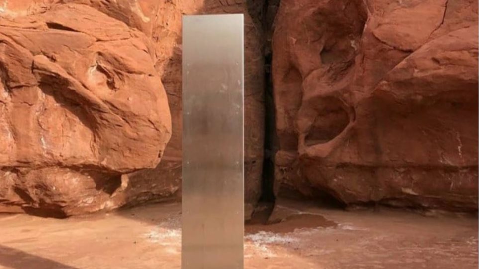 ΗΠΑ: Μυστηριώδης μεταλλικός μονόλιθος βρέθηκε στην έρημο της Γιούτα - Φωτογραφία 1