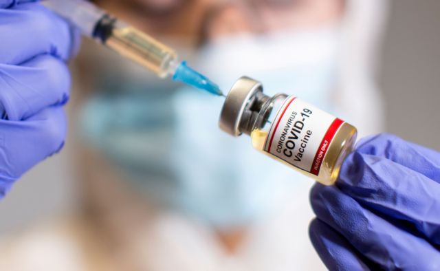 Ηλίας Μόσιαλος : Γιατί το εμβόλιο της Οξφόρδης δείχνει πιο αποτελεσματικό σε χαμηλή δόση - Φωτογραφία 1