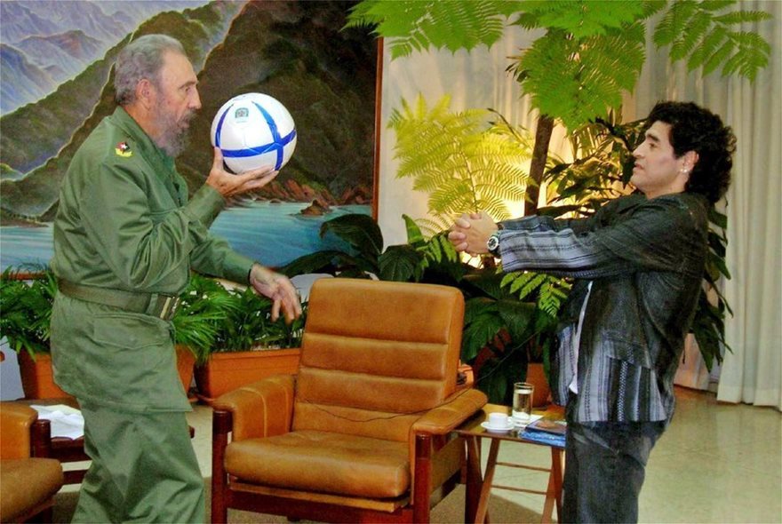 Φιντέλ Κάστρο - Μαραντόνα: «Έφυγαν» την ίδια μέρα - Η φιλία του ηγέτη της Κούβας με τον…. κομαντάντε των γηπέδων - Φωτογραφία 2
