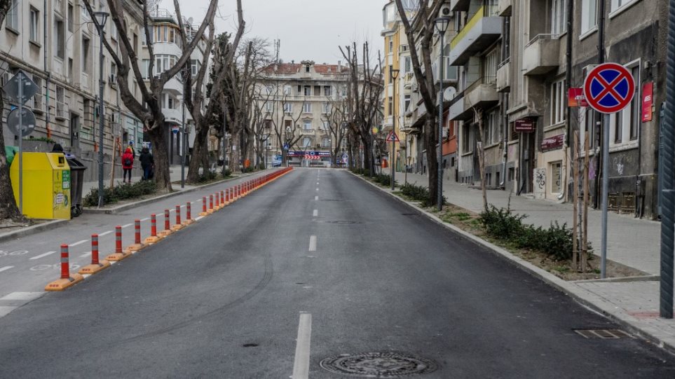 Βουλγαρία: Κλείνουν σχολεία, εστιατόρια κι εμπορικά κέντρα ως τις 21 Δεκεμβρίου - Φωτογραφία 1