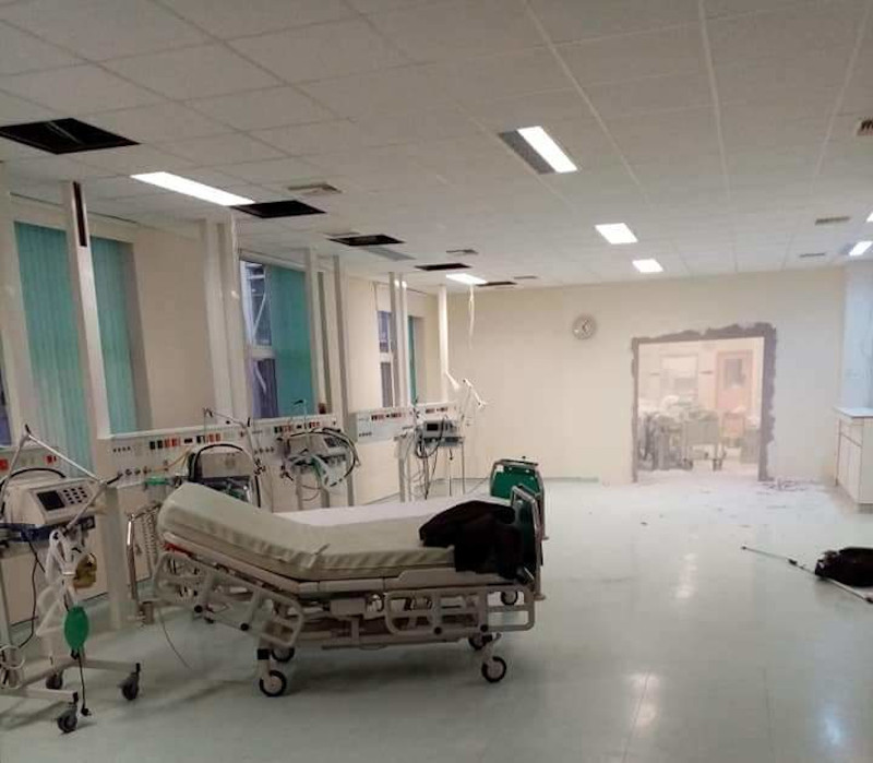 Ασφυκτική η κατάσταση στο νοσοκομείο Αλεξανδρούπολης -Γκρεμίζουν τοίχους για να φτιάξουν ΜΕΘ - Φωτογραφία 1