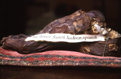 Το αδιάφθορο δεξί πόδι του Αποστόλου Ανδρέα. Καθεδρικός Ναός του Σωτήρος Χριστού της Αιξ-αν-Προβάνς - Φωτογραφία 2