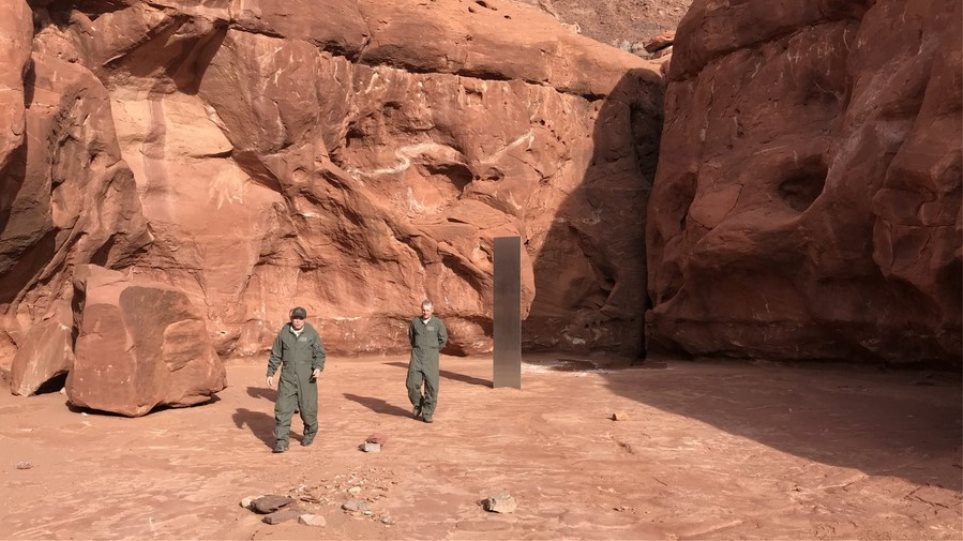 ΗΠΑ: Εξαφανίστηκε ο μυστηριώδης μεταλλικός μονόλιθος στην έρημο της Γιούτα - Φωτογραφία 1