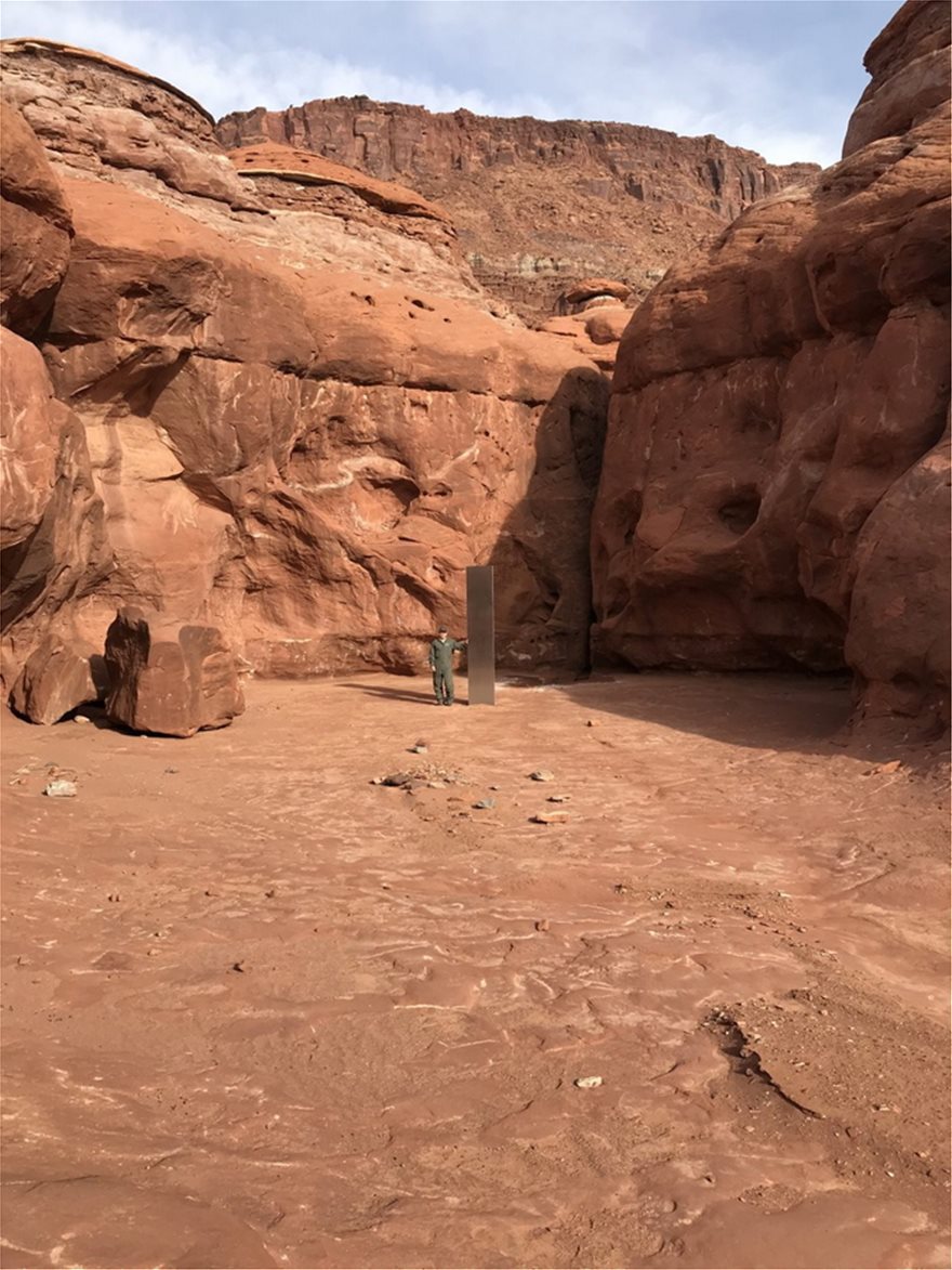 ΗΠΑ: Εξαφανίστηκε ο μυστηριώδης μεταλλικός μονόλιθος στην έρημο της Γιούτα - Φωτογραφία 3