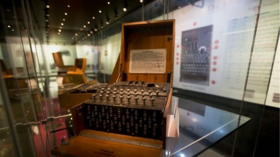 Δύτες ανακάλυψαν μια σπάνια μηχανή κρυπτογράφησης Enigma των ναζί - Φωτογραφία 1
