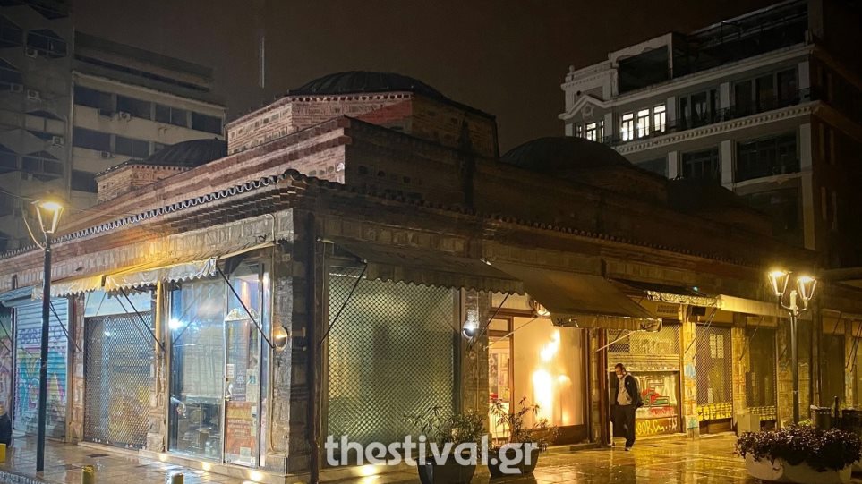 Ριφιφί για κλάματα σε κοσμηματοπωλείο της Θεσσαλονίκης: Πήραν άδεια κουτιά, ξέχασαν και το κινητό τους - Φωτογραφία 1