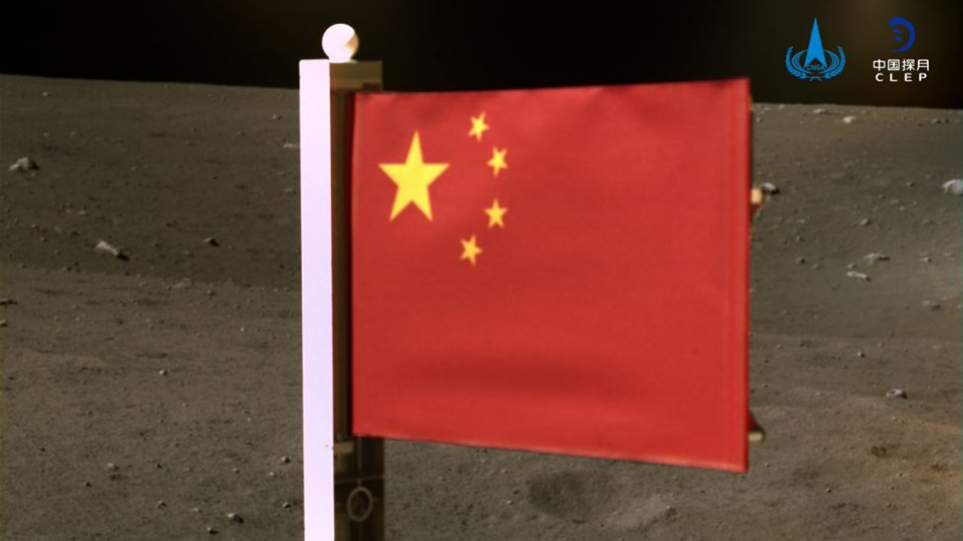 Σελήνη κυματίζει πλέον... και η σημαία της Κίνας! - Φωτογραφία 1