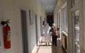 Γαλλία: Η «Φυσαλίδα της Αγκαλιάς» εγκαταστάθηκε σε γηροκομείο για αγκαλιές