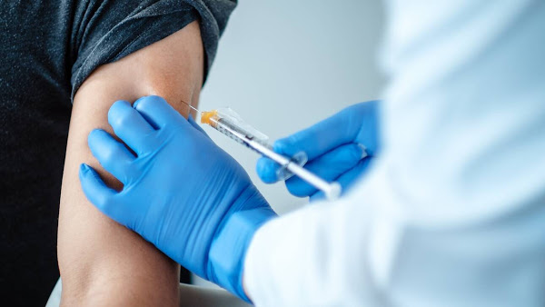 Δερμιτζάκης : Ο εμβολιασμός θα είναι επικίνδυνος αν ξεκινήσει με υψηλό αριθμό κρουσμάτων - Φωτογραφία 1