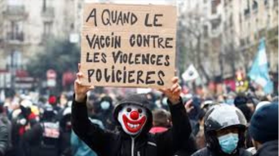 Γαλλία-διαδηλώσεις: Ο υπουργός Εσωτερικών καταγγέλλει τους χούλιγκαν που «καταστρέφουν τη Δημοκρατία» - Φωτογραφία 1
