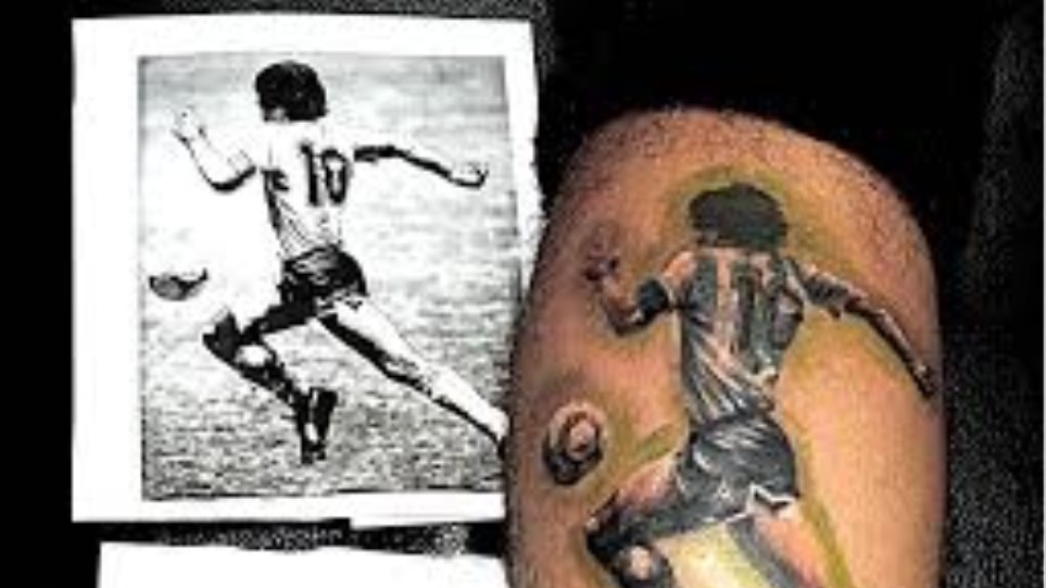 Οι πολίτες της Αργεντινής «χτυπούν» τατουάζ με τον Ντιέγκο δείχνοντας «αιώνια αγάπη» στο θεό της μπάλας - Φωτογραφία 1