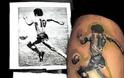 Οι πολίτες της Αργεντινής «χτυπούν» τατουάζ με τον Ντιέγκο δείχνοντας «αιώνια αγάπη» στο θεό της μπάλας
